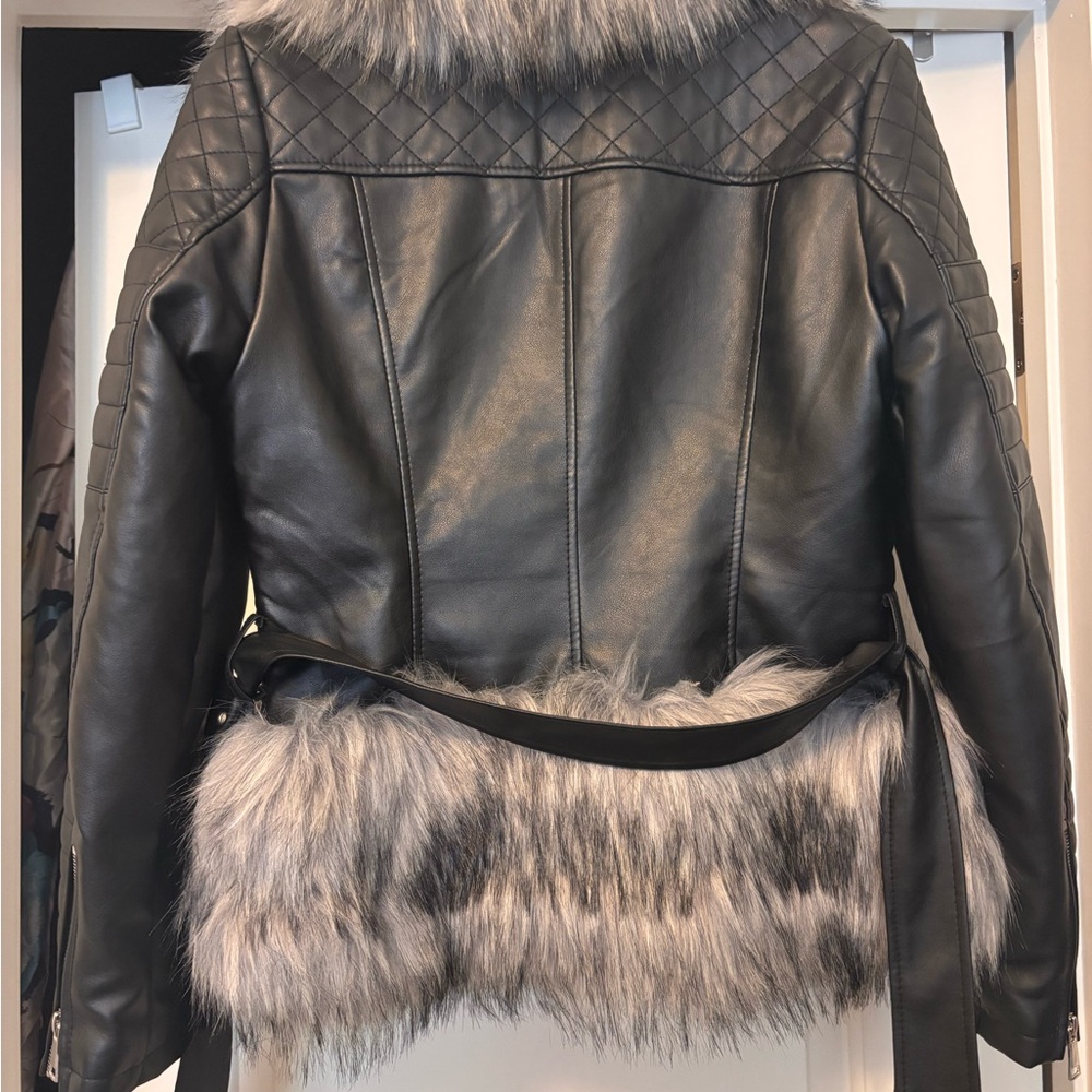 Chic Black Leather Jacket with Faux Fur Trim